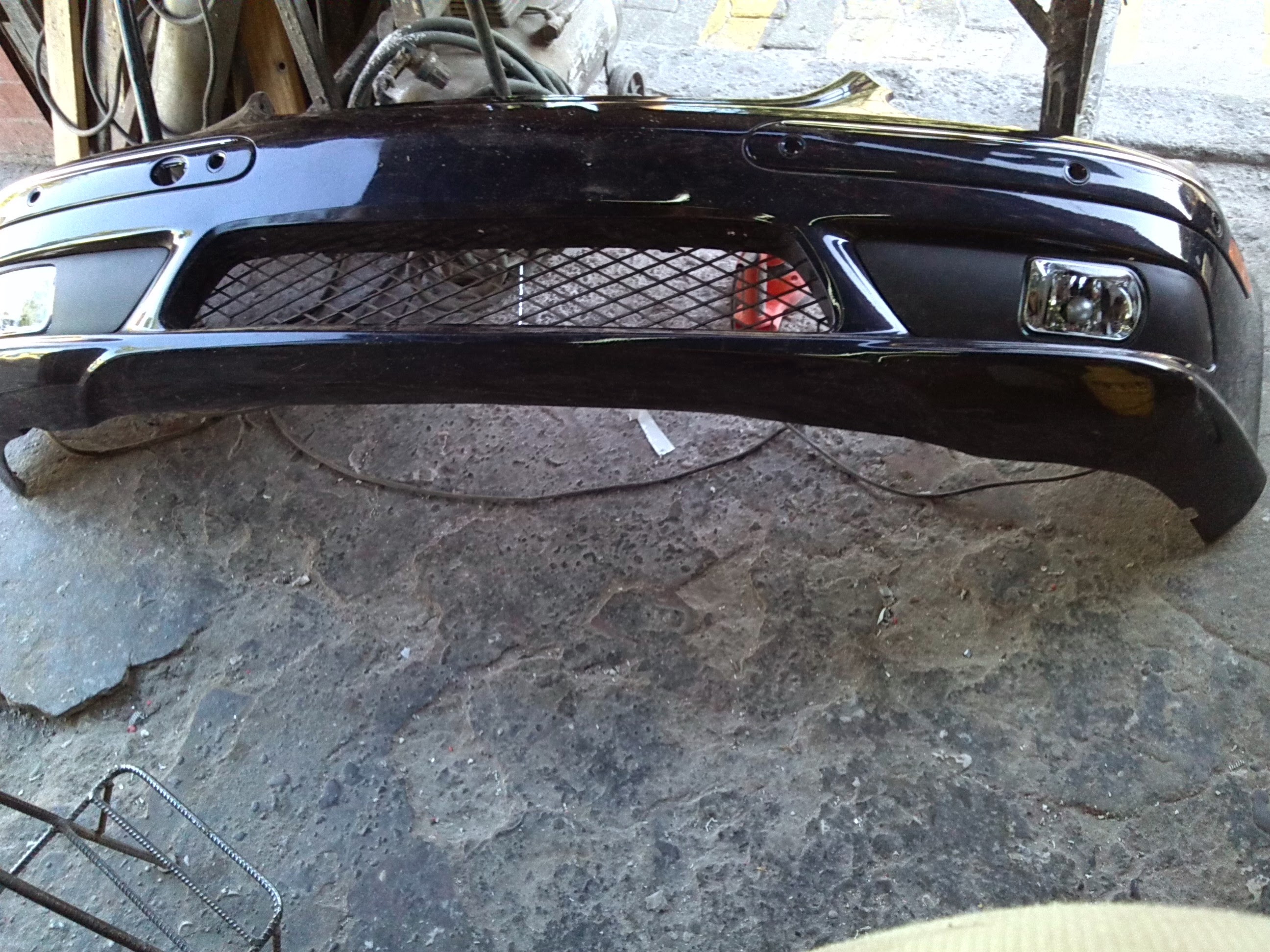 Reparación patas de neblinero de auto